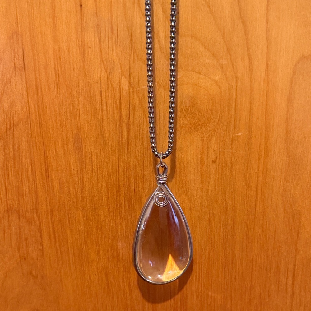 Elegant Silver Teardrop Pendant Necklace